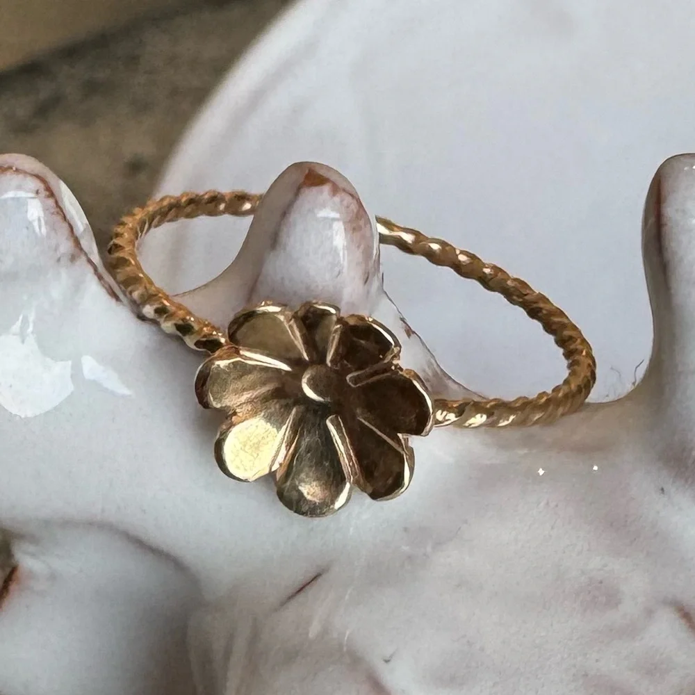 14KYG Golden Fluerette Ring